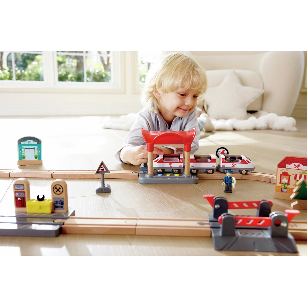 Record & Play Train Station