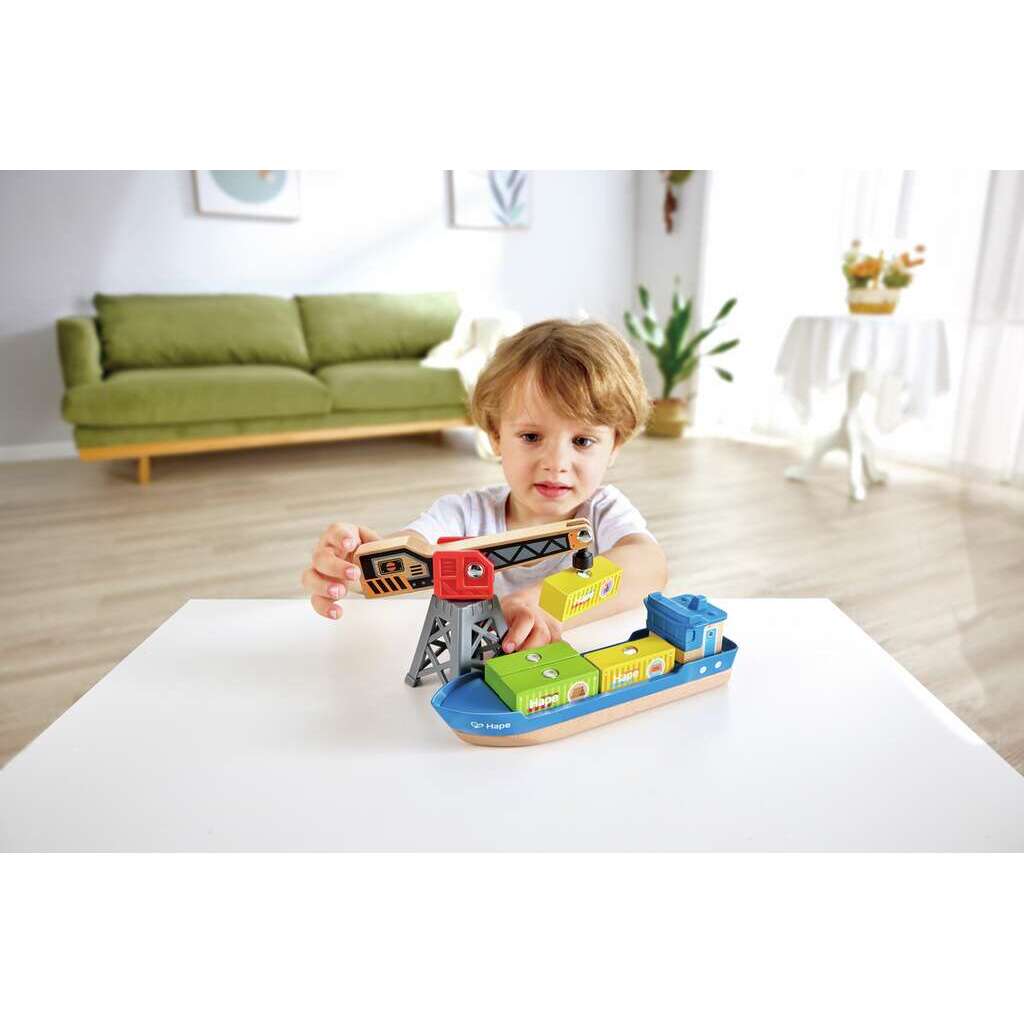 Cargo Ship & Crane Cargo Ship & Crane