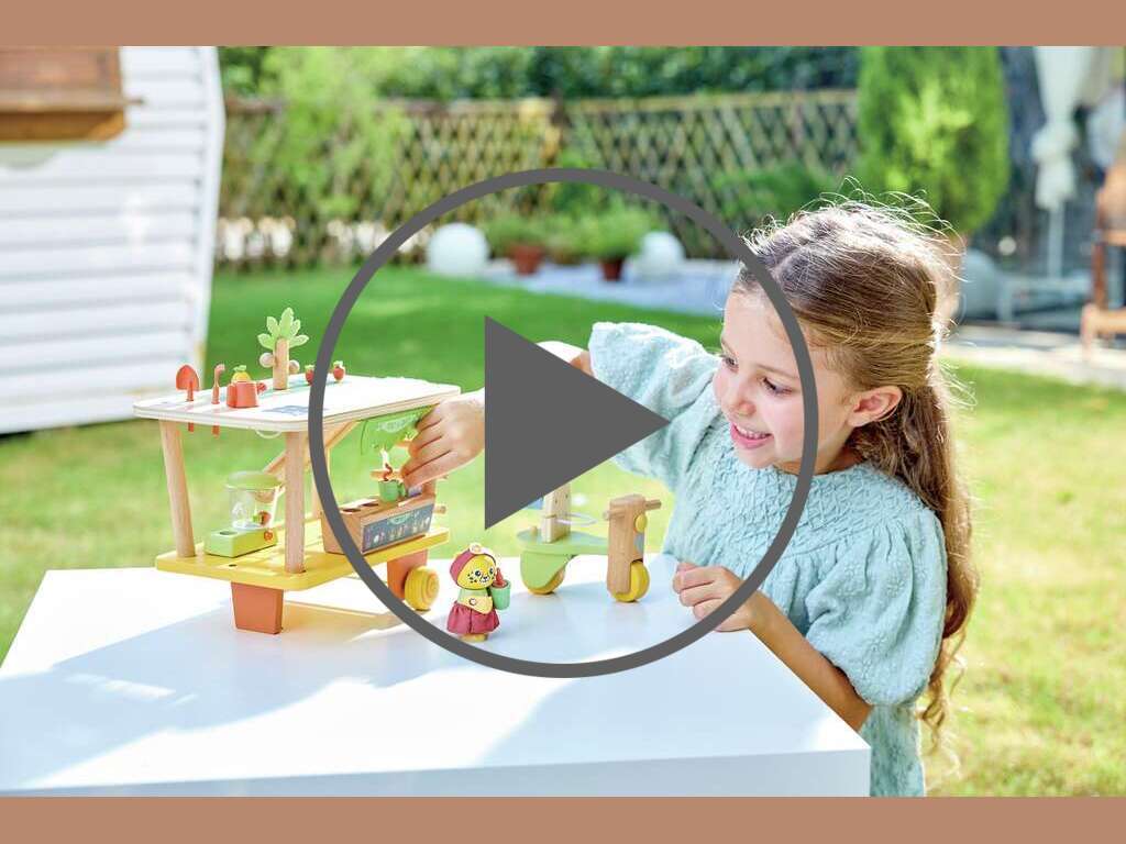 Clio’s Bio Juice Cart